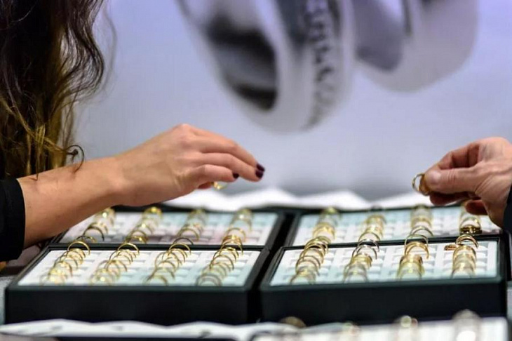 Ювелирные сети сокращают количество магазинов