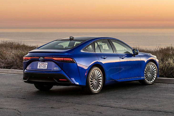 Водородная Toyota в США оказалась в полтора раза дешевле, чем в Европе