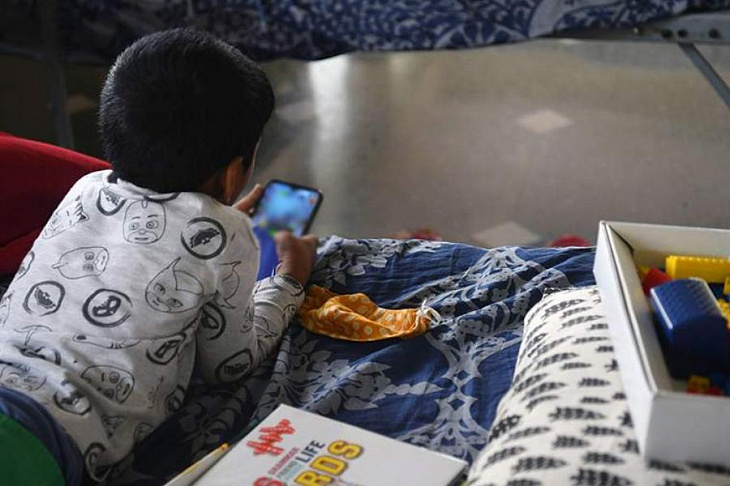 Психиатр назвал признаки зависимости ребенка от гаджетов