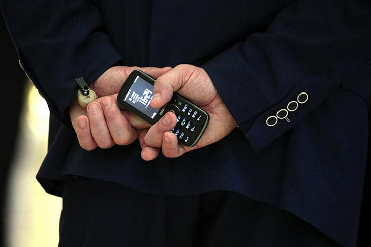 Эксперт посоветовал брать кнопочный телефон для избавления от прослушки