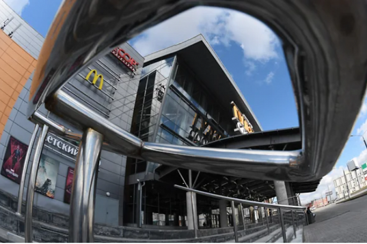 Торгцентры освобождают столики