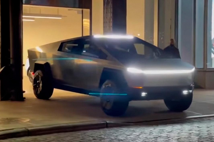 Пикап Tesla Cybertruck проехал по дорогам Нью-Йорка. Видео