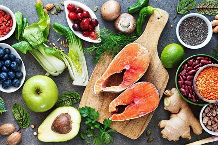 Неврологи определили самую полезную для стареющего мозга диету