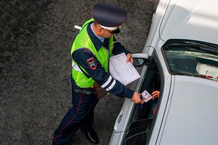 Депутат предложил разрешить водителям самостоятельно выбирать наказание за нарушения ПДД