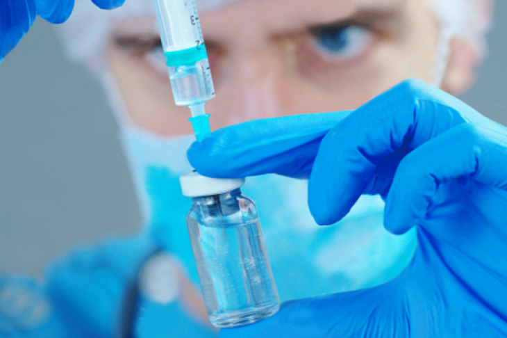 Российские учёные испытали вакцину от Covid-19 на себе, чем вызвали недовольство коллег