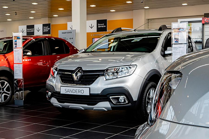 В автосалонах ажиотаж: с 1 сентября в России резко подорожали автомобили.