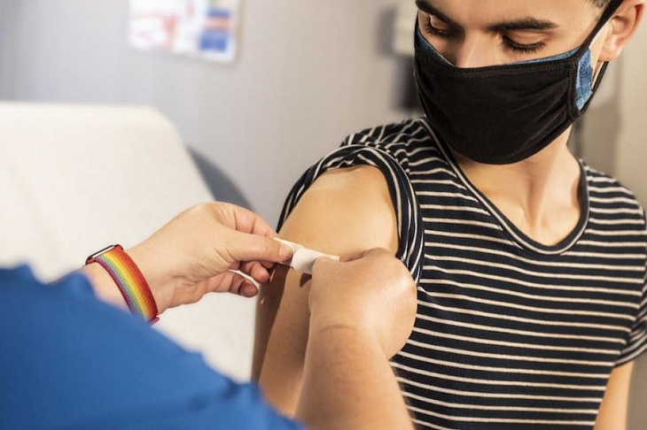 Как и когда ревакцинироваться от ковида?