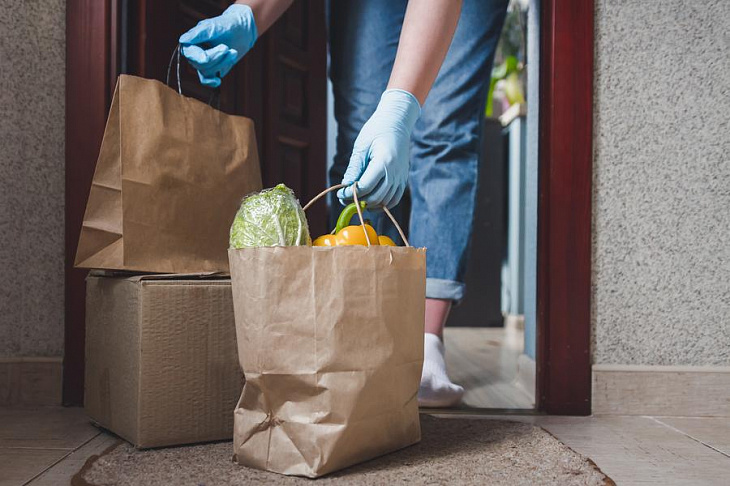 В Москве и Петербурге вырос спрос на доставку продуктов