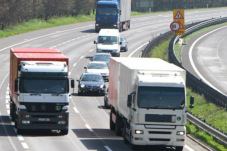 «Если остановим транспорт, то загнемся». Дальнобойщики — о работе