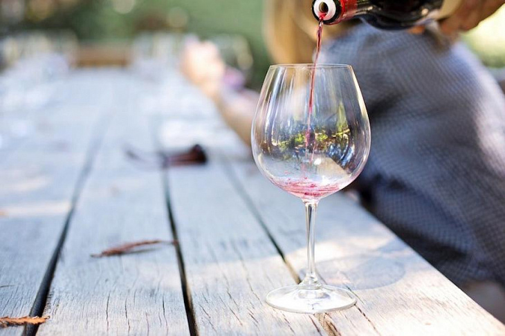 Бокал вина в день может привести к ожирению