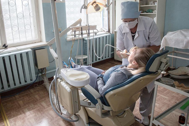 Под новые ограничительные меры в Москве попали стоматологии и дискотеки