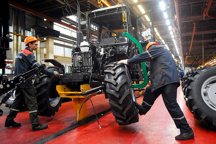 Автозаводы в Беларуси бастуют. Что на них вообще выпускают? 