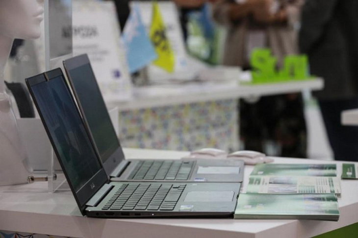 Apple предупредила о последствиях заклеивания камеры на ноутбуках Mac