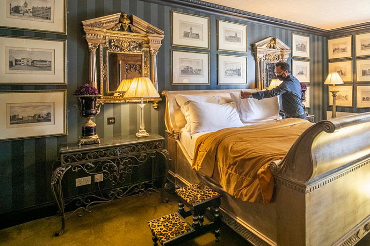 Офис с двуспальной кроватью: чем заманивают клиентов московские отели, когда не работают даже скидки в 40%