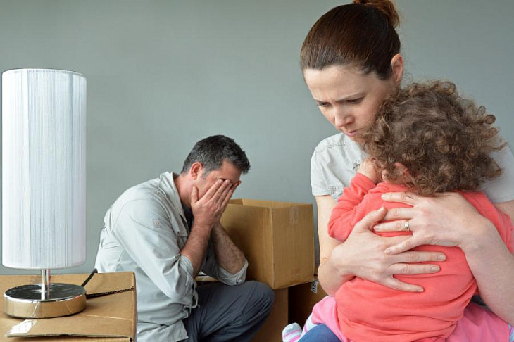 С вещами на выход: когда арендатора могут выселить из квартиры 