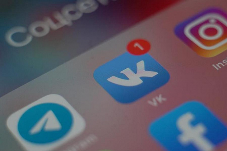 Госдума одобрила закон о блокировке соцсетями запрещенного контента