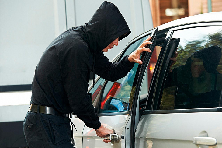 Страховщики рассказали о мошенниках, которые угоняют машины сами у себя