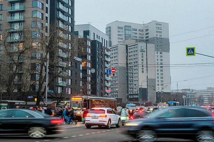 Цены на бензин, Lada Slava и новый Logan. Главные автоновости недели.