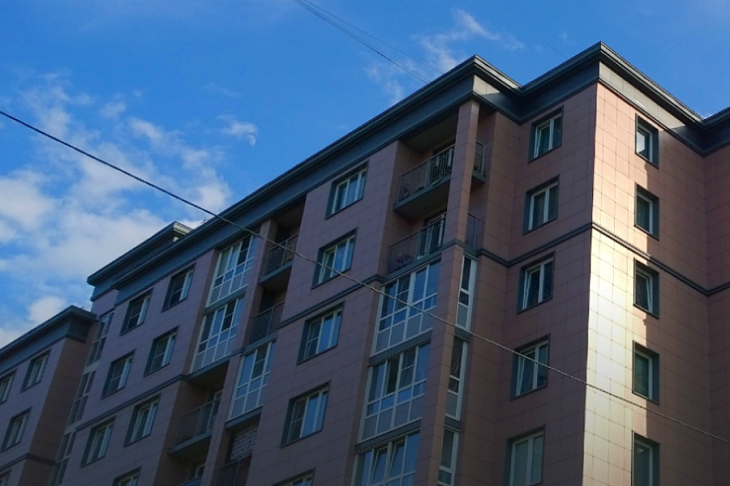 Собственники квартир могут заработать на стенах, крыше и подъездах