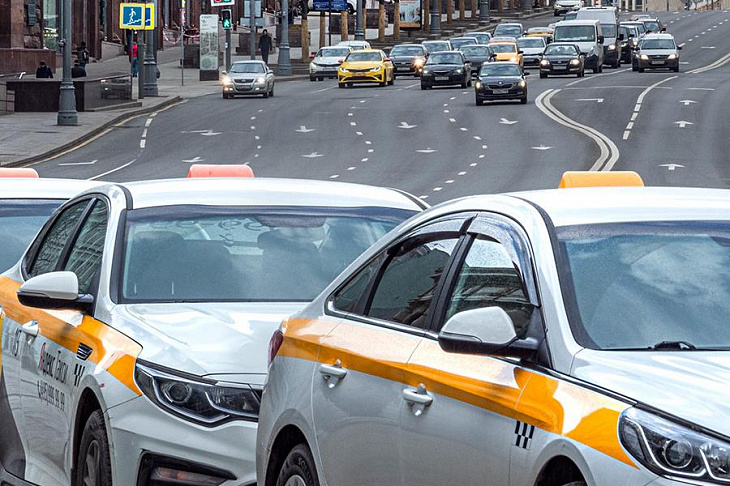 Плачу за лишнее время. Как ездить в такси с пропуском  