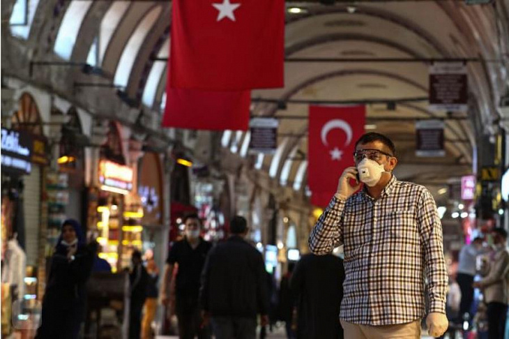 Компания Фридмана увеличит долю в крупнейшем мобильном операторе Турции