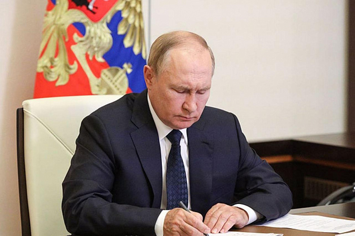 Путин разрешил расчеты в валюте с «недружественными» странами при оплате долга за газ 