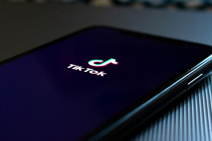 Соцсеть TikTok заподозрили в слежке за пользователями