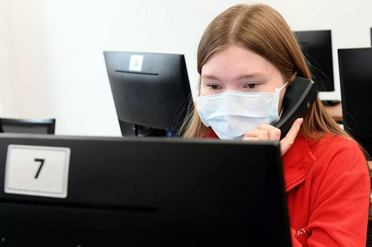 Звонок против вируса: диспетчеры помогают пожилым и инвалидам