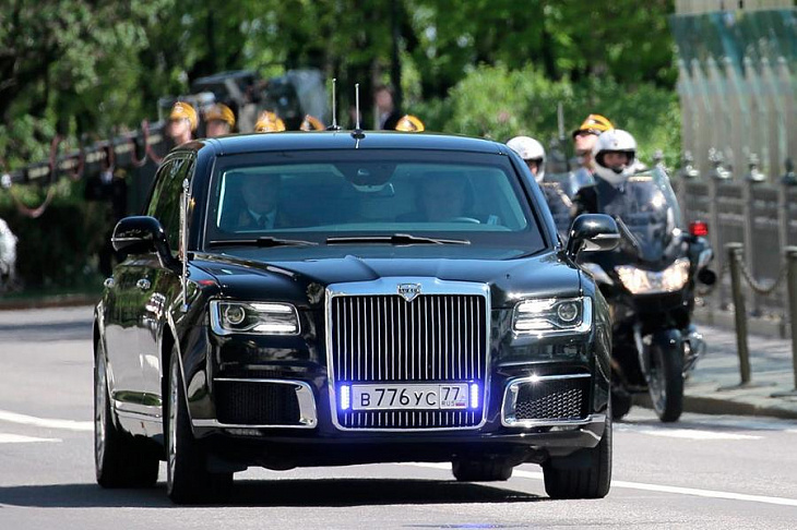 «Что-то среднее между Bentley и RR». Иностранцы оценили лимузин Путина 