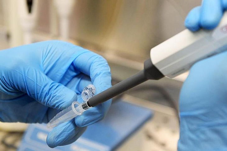 Минздрав назвал сроки начала клинических испытаний вакцины от коронавируса в РФ