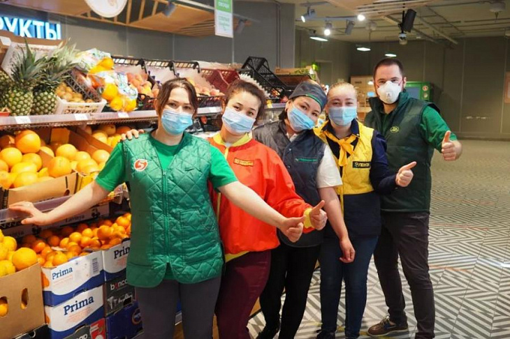 Крупнейшие розничные сети поменялись униформой в День работника торговли