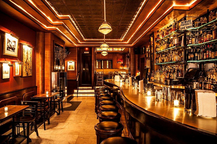 В Петербурге запретили небольшим барам в жилых домах продавать алкоголь