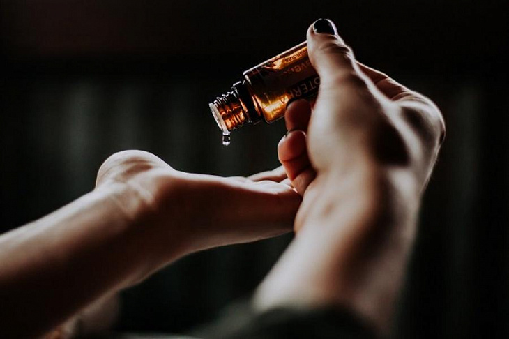 Дерматолог сказала, как часто нужно менять косметику