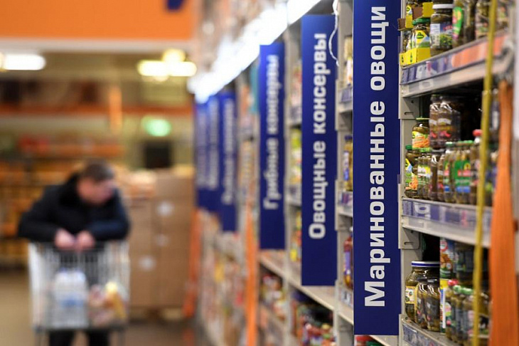 Россияне не спешат закупать продукты из-за коронавируса