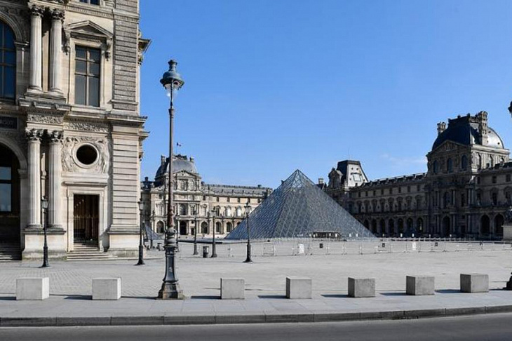 Когда закончится этот кошмар и мы поедем в Париж?