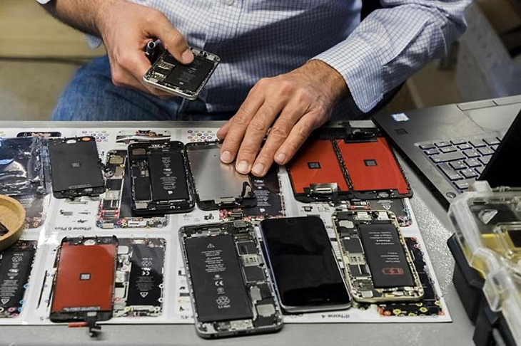 Эксперт рассказал о недорогих способах ремонта смартфона