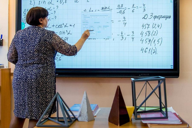 Более 1,6 тысячи грантов за вклад в развитие «Московской электронной школы» получили учителя в 2020 году