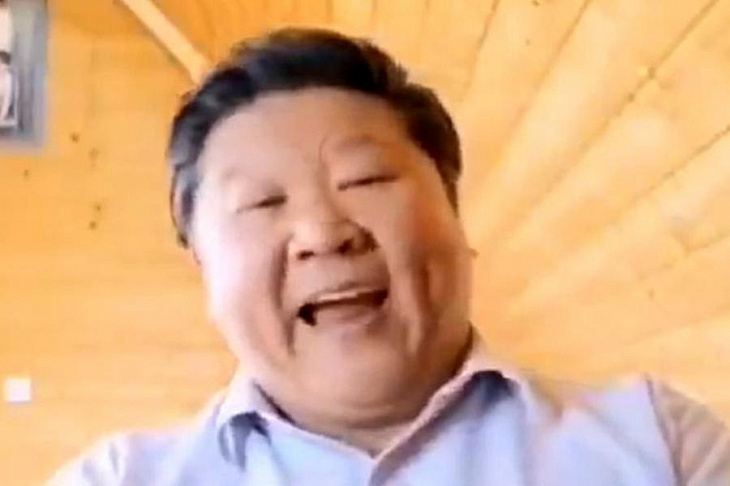 TikTok забанил оперного певца из-за сходства с лидером Китая