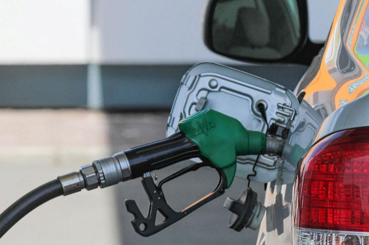 Трейдеры увидели риски роста цен на бензин 