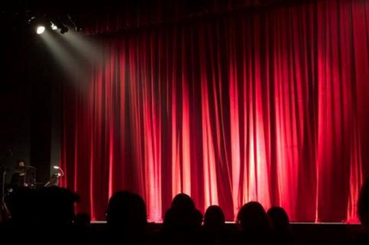 Театр с доставкой на дом: спектакли со всей России покажут онлайн