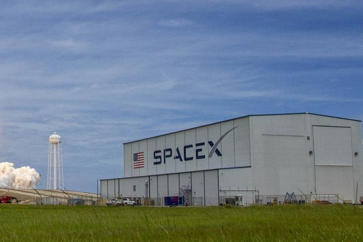 SpaceX запланировала к осени обеспечить весь мир беспроводным интернетом