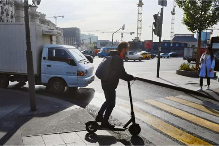 Инструкция следует за пешеходом