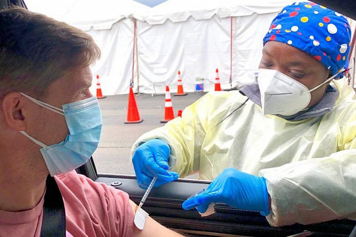 Вакцину AstraZeneca переименовали после ситуации в Европе