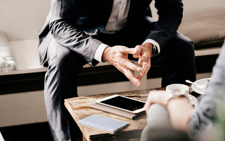 Вертолет с миллиардами: Александр Мамут получит деньги на сокращение долга перед банком «Траст»