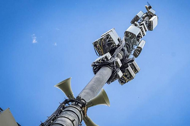 Лицензии развивающим сети 4G компаниям продлят в сентябре