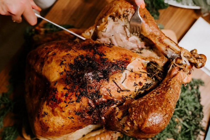 Онкологи назвали опасность употребления мяса курицы и индейки