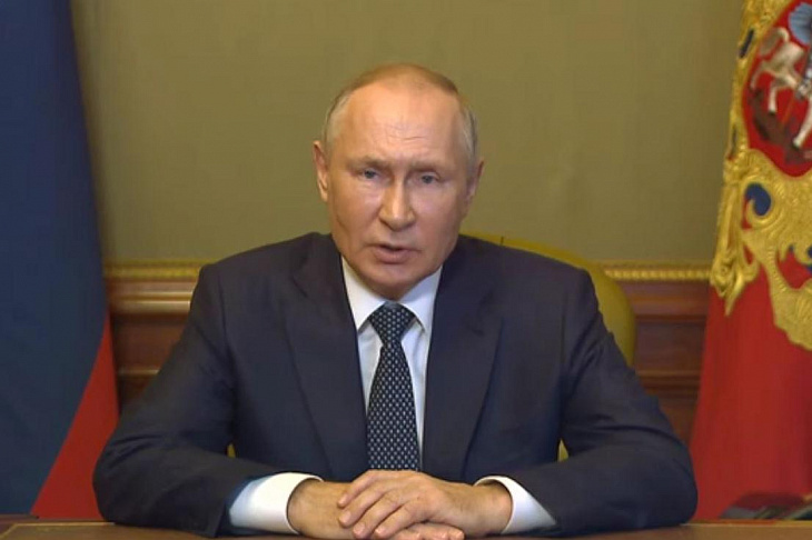 Путин похвалил банки за надежную работу 