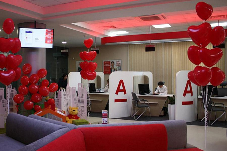 Альфа-Банк объявил о рекордной полугодовой чистой прибыли по МСФО в 905 млн долларов