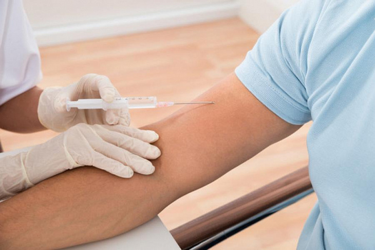 Голикова оценила эффективность вакцины против нового штамма COVID-19