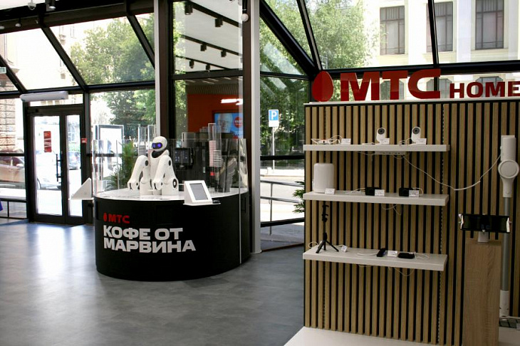 МТС открыл первый шоурум с робокофейней и цифровыми витринами